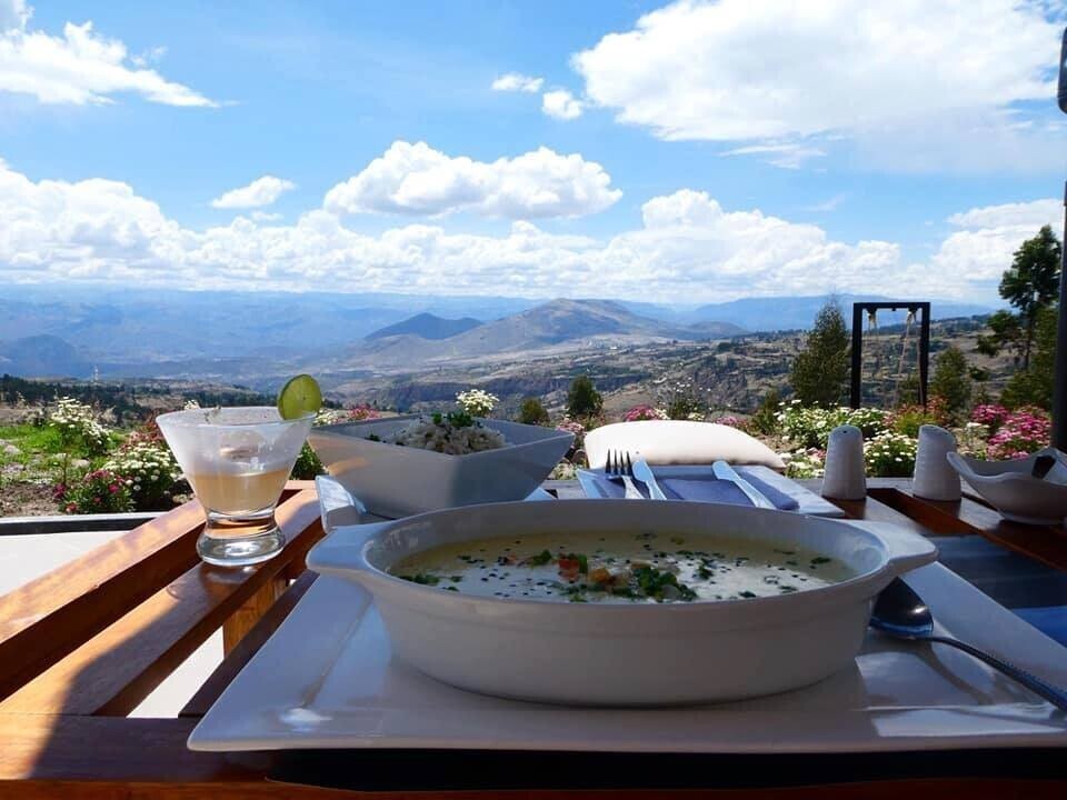 Sopa y paisaje de Quinua